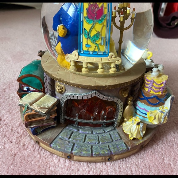 Beauty and the Beast Snowglobe - Picture 7 of 10